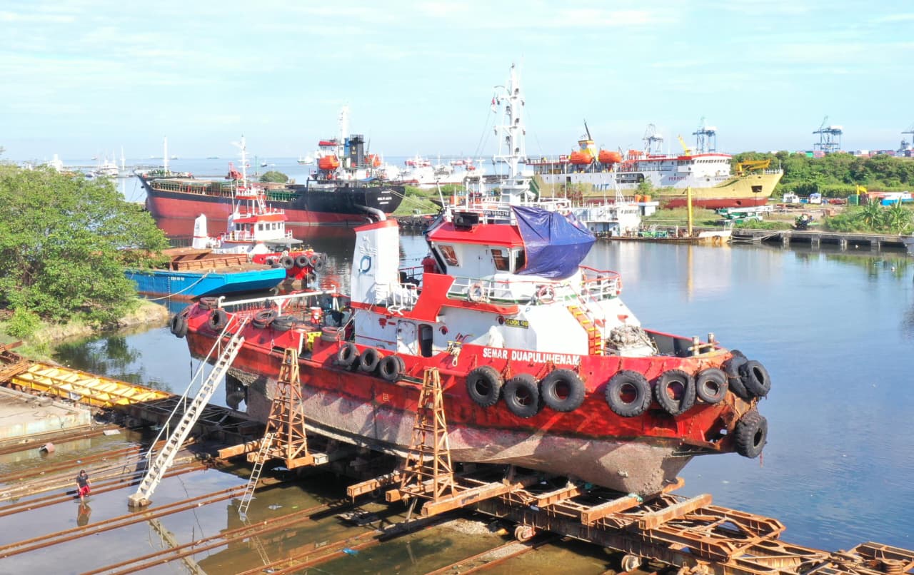 Docking repair kapal TB. Semar Duapuluh Enam milik PT Humpus Transportasi Curah