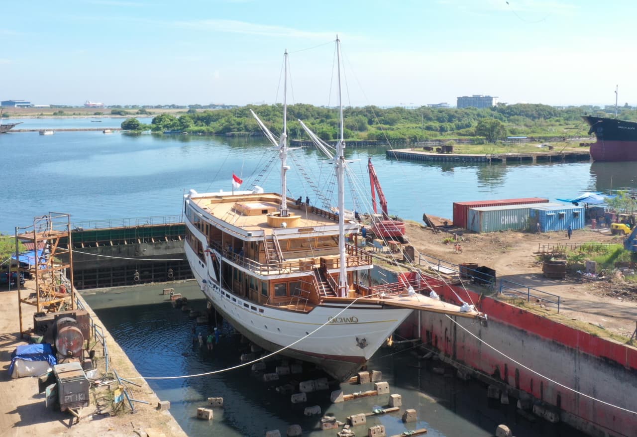 Docking Repair KLM. Cachalo milik PT Wan Rui Sheng