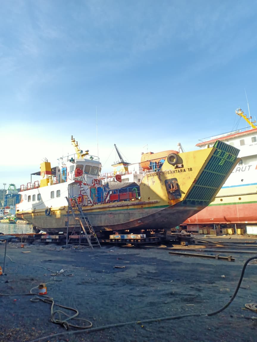 Docking Repair KM Gandha Nusantara 18