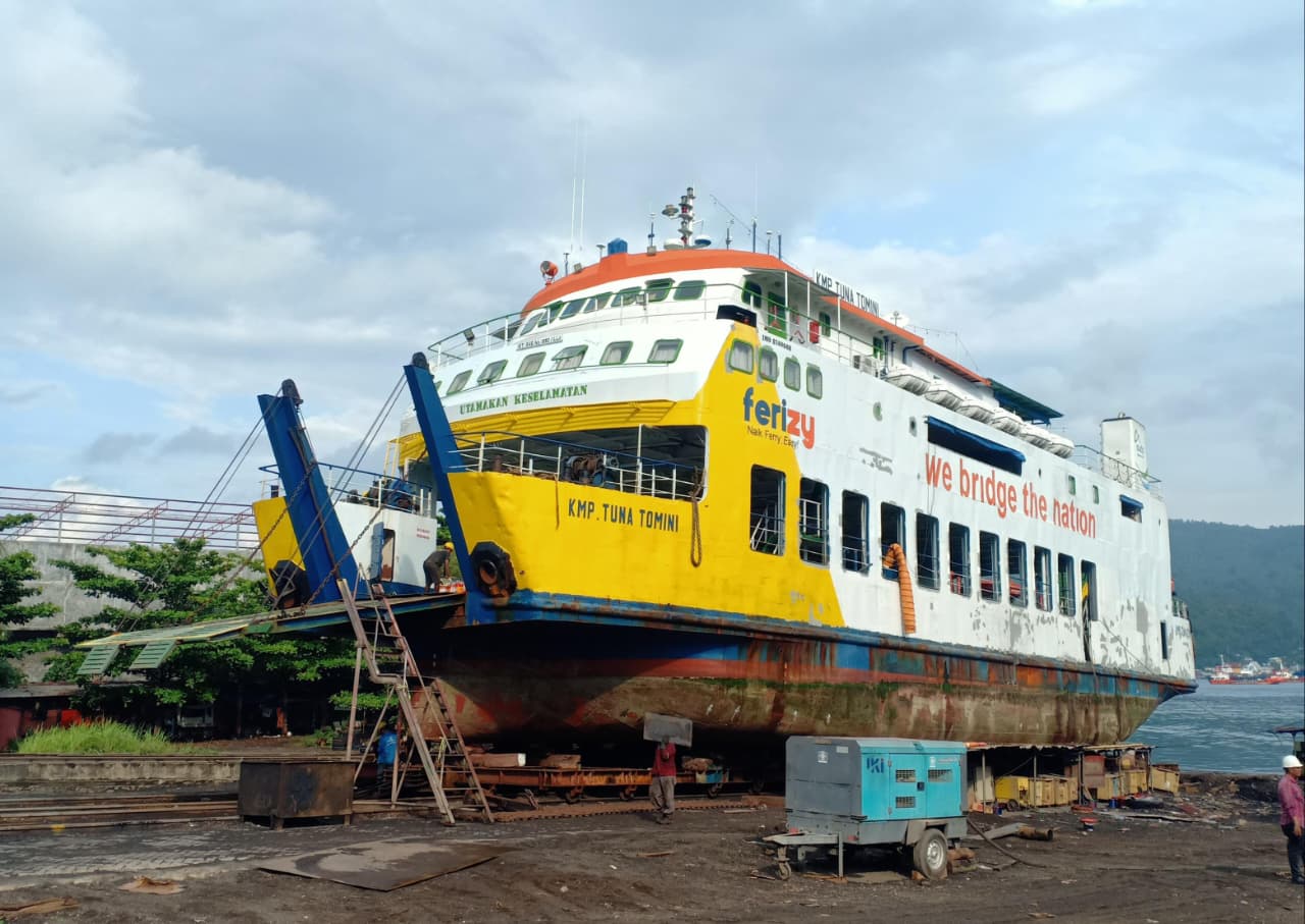 KMP. Tuna Tomini milik PT ASDP Indonesia Ferry (Persero) Cabang Luwuk