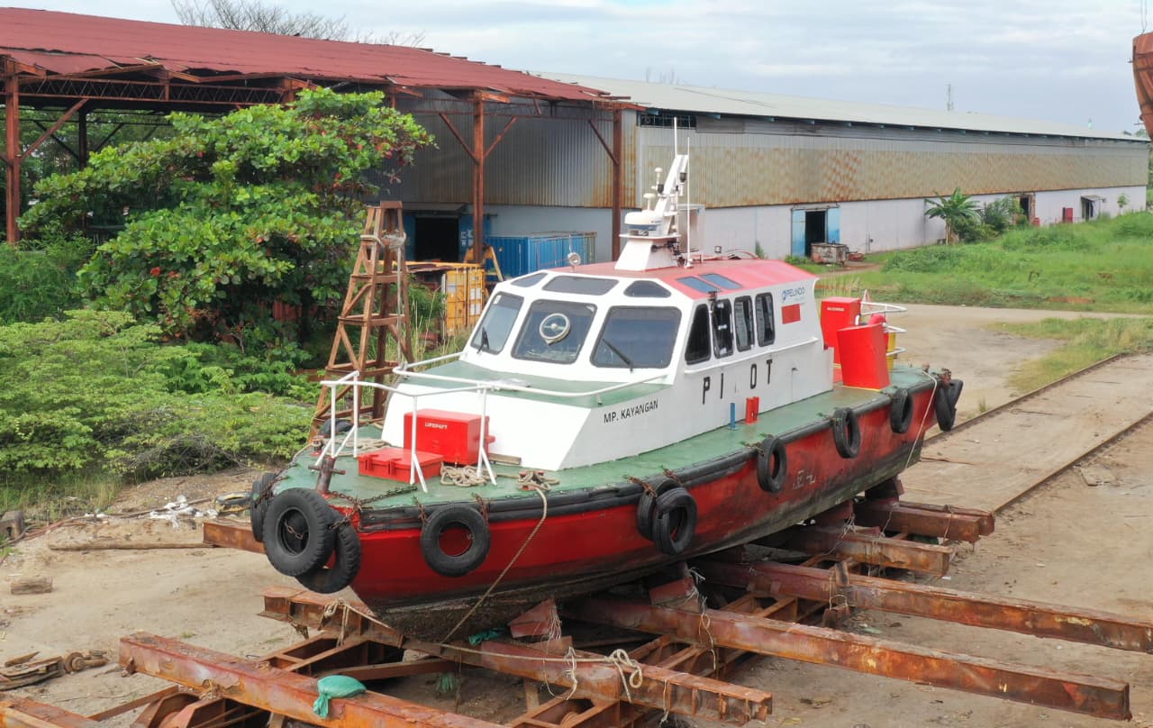 Docking repair kapal MP. Kayangan milik PT Pelindo Marine Service
