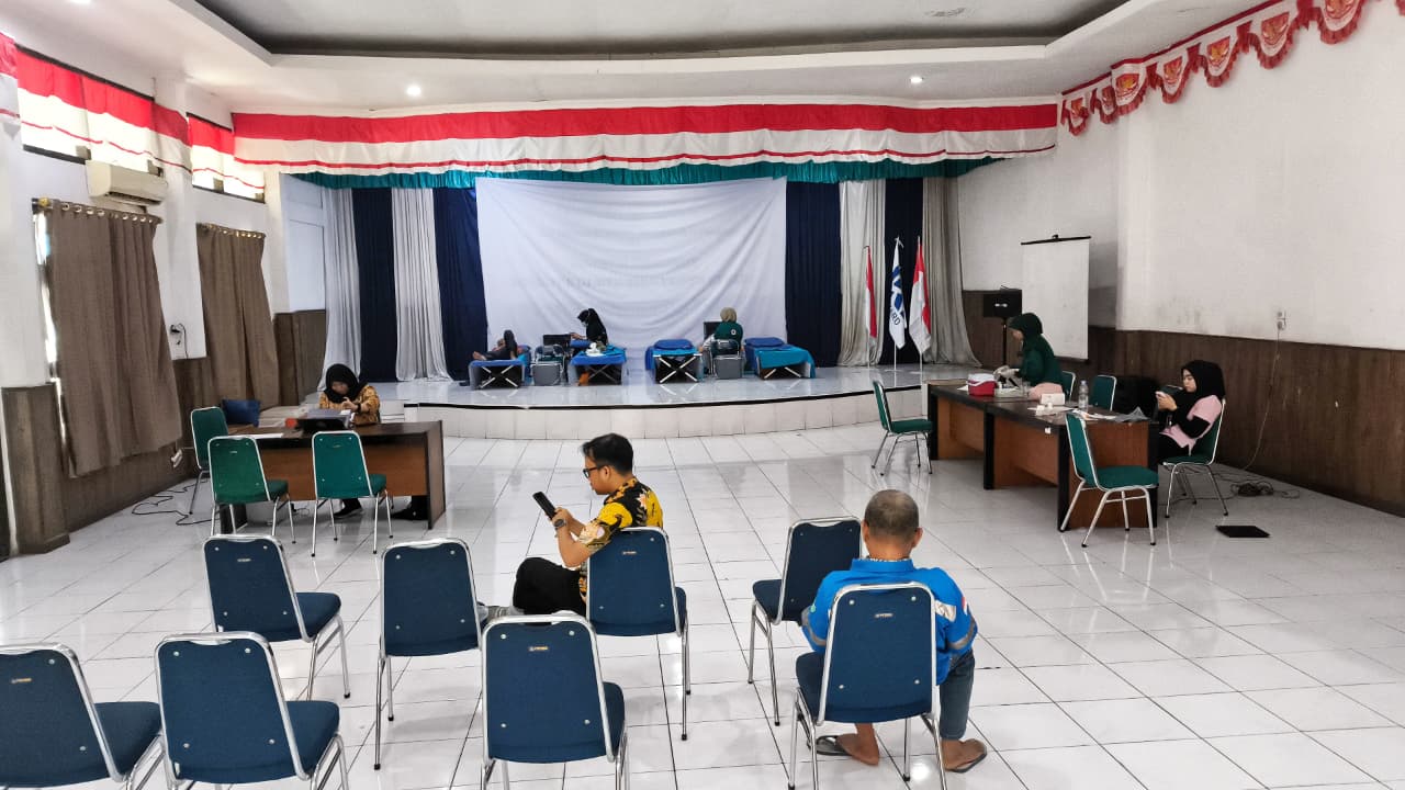 Aksi donor darah Insan IKI bekerjasama dengan UTD PMI Kota Makassar