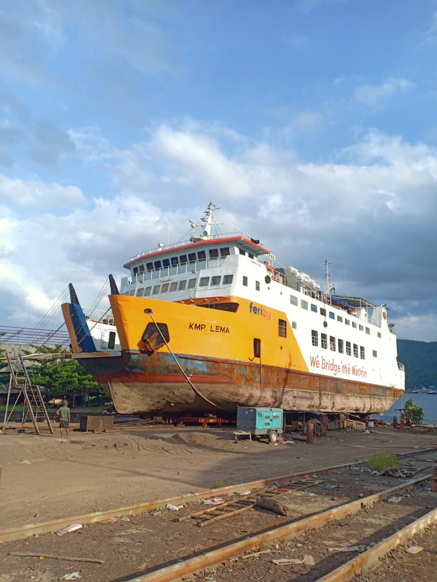 Docking repair KMP. LEMA milik PT ASDP Indonesia Ferry (Persero) Cabang Ternate