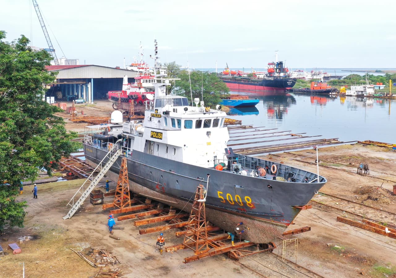 Docking repair kapal KP Pelikan - 5008