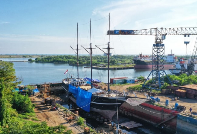 Docking repair KM. Dewi Nusantara milik PT. Dewi Nusantara
