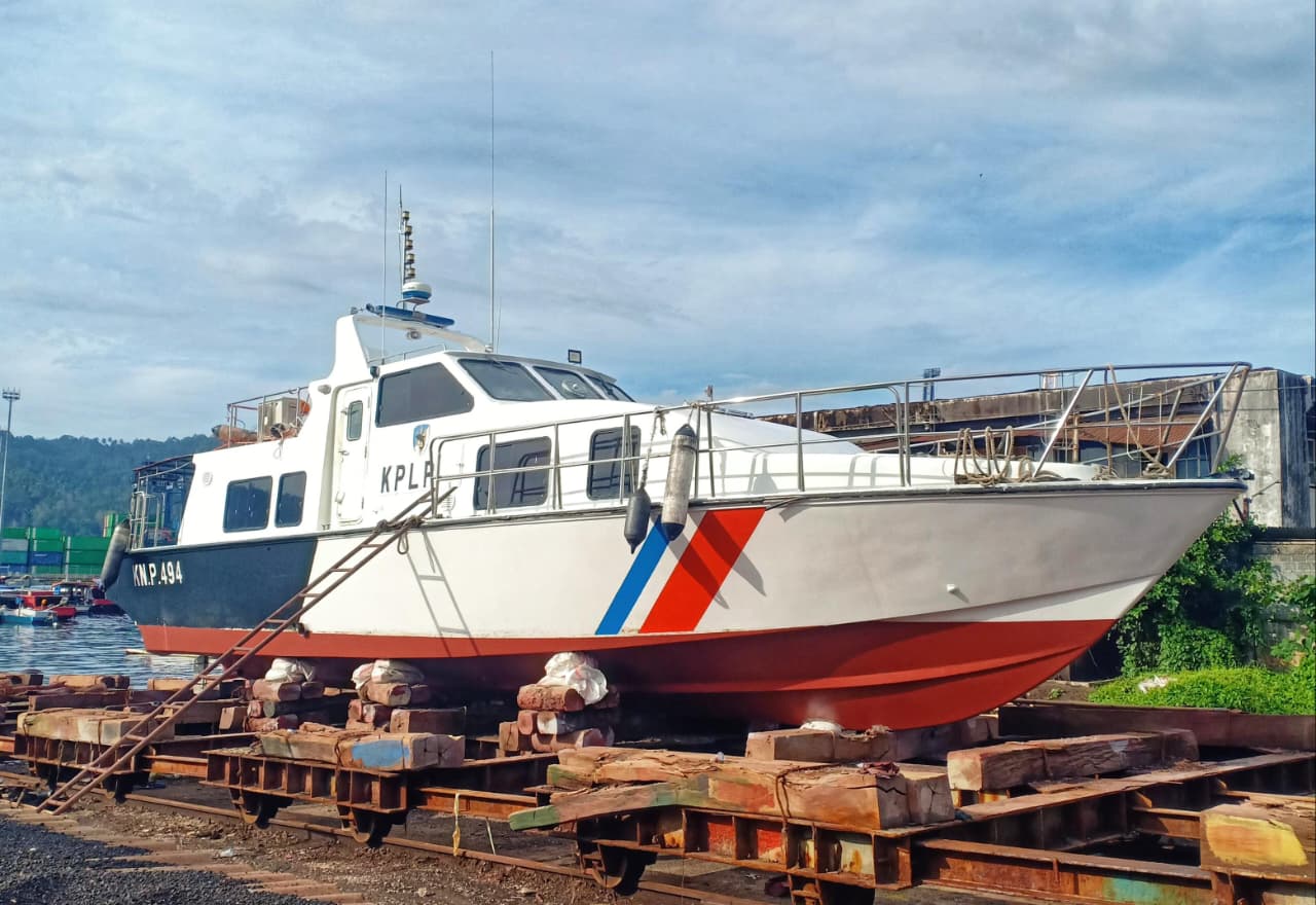 Docking repair kapal patroli KN.P. 494